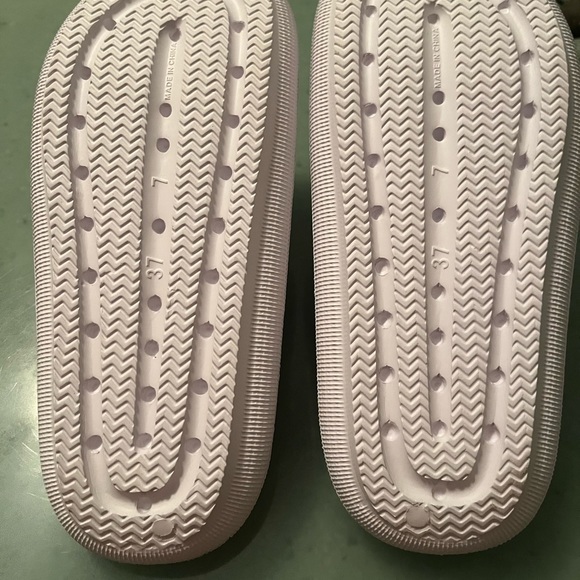 Cushinaire Lilac adjustable strap NWOT Fame Two Band Cloud Slide Neutrals - Picture 8 of 8